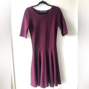 Short-sleeved sweater dress in maroon, Size small
